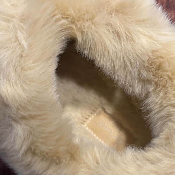 CROCS Cozy Fur-Lined Clogs - Cream - Picture 8 of 8